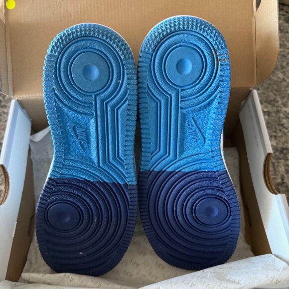 Nike Force 1 LV8 | Excellent Condition - Picture 2 of 3